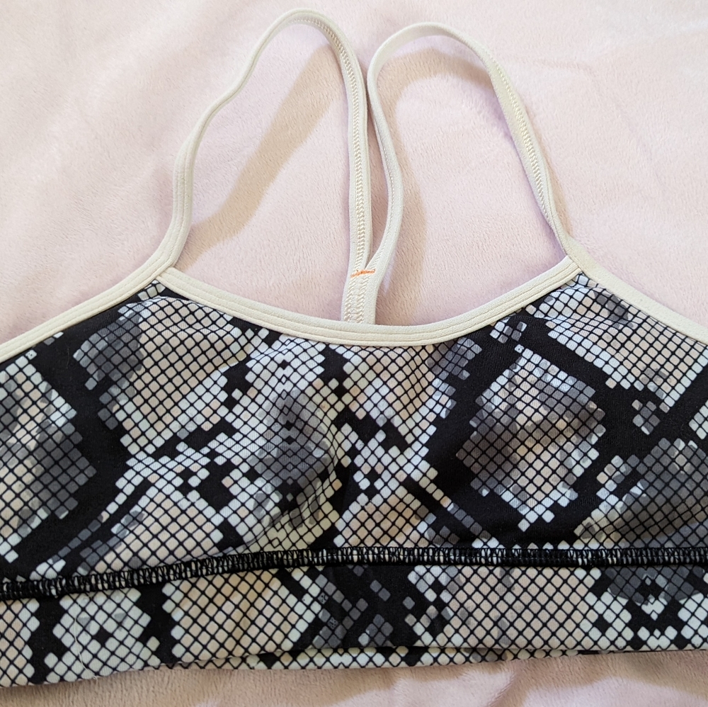 Lululemon Flow Y sports bra